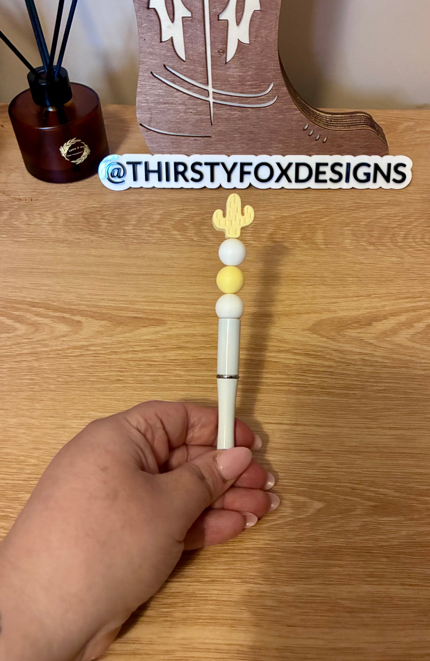 Yellow & white cactus pen