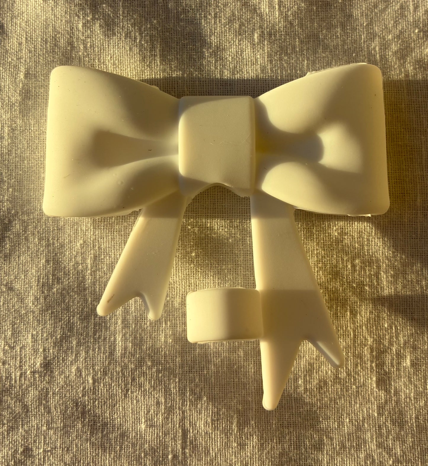 White bow straw topper