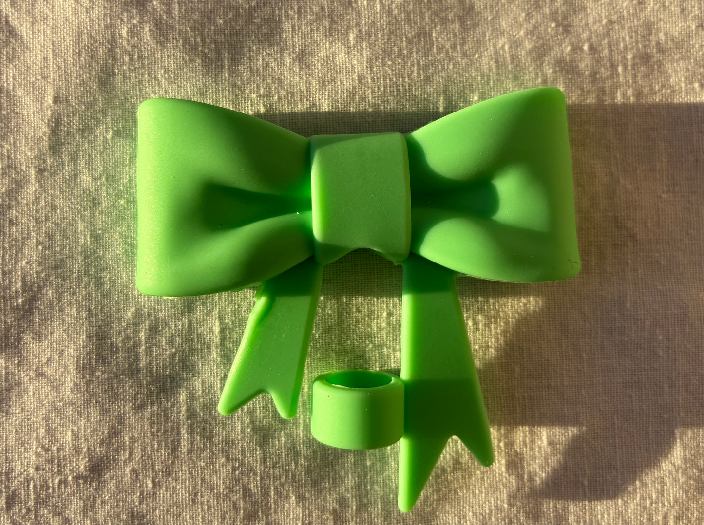 Green bow straw topper